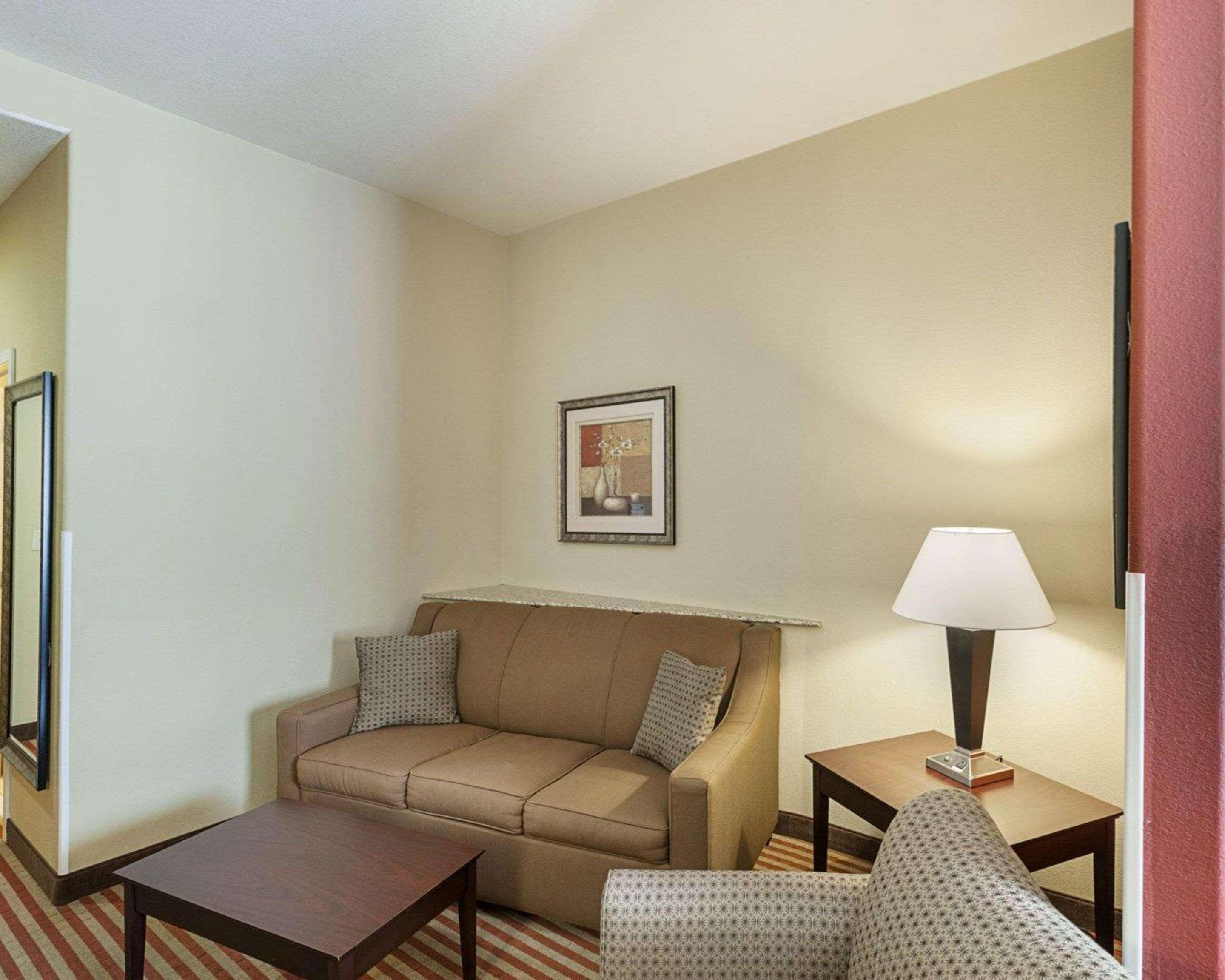 Comfort Medical Center Near Six Flags 3*