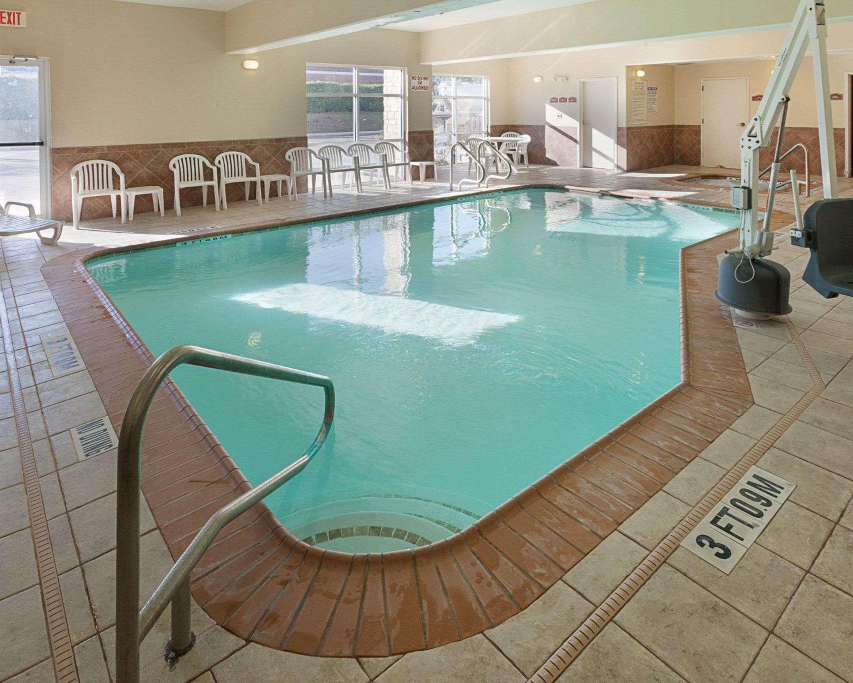 Comfort Medical Center Near Six Flags 3*